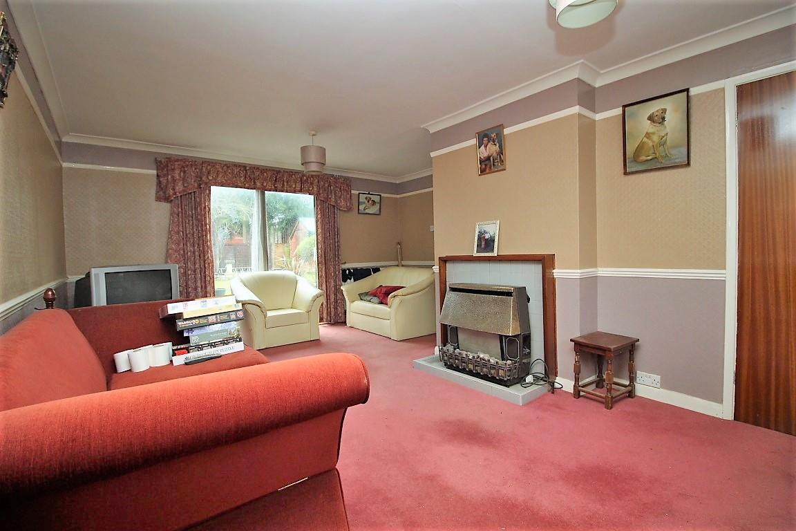 3 bed property in Kestrel Way, Reading